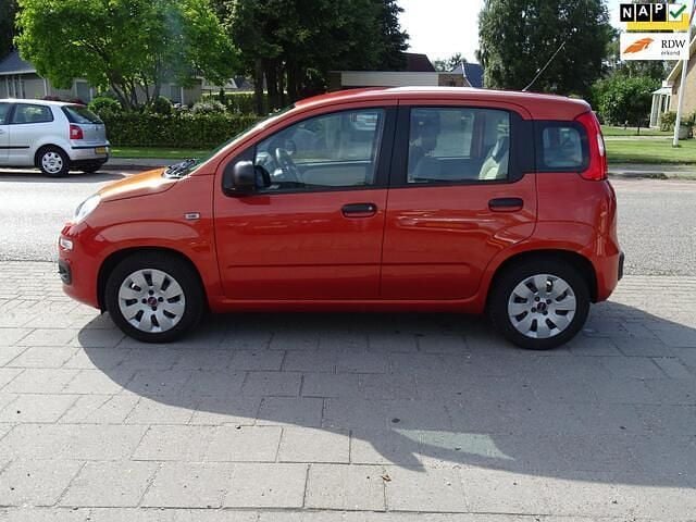 Rood Gebruikt 2015 Fiat Panda Hatchback | € 4.950 (Eerlijke prijs) - Afbeelding 1/4