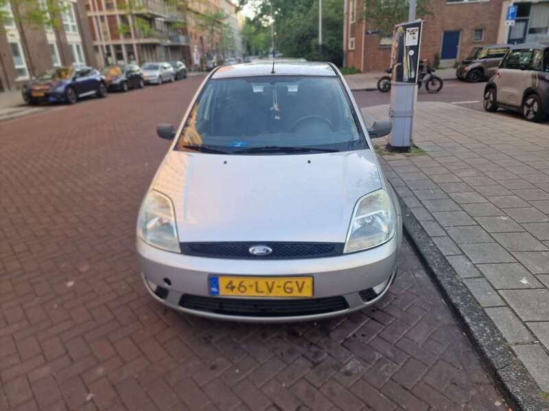 Zilver Gebruikt 2003 Ford Fiesta Hatchback | € 1.250 (Eerlijke prijs) - Afbeelding 1/3