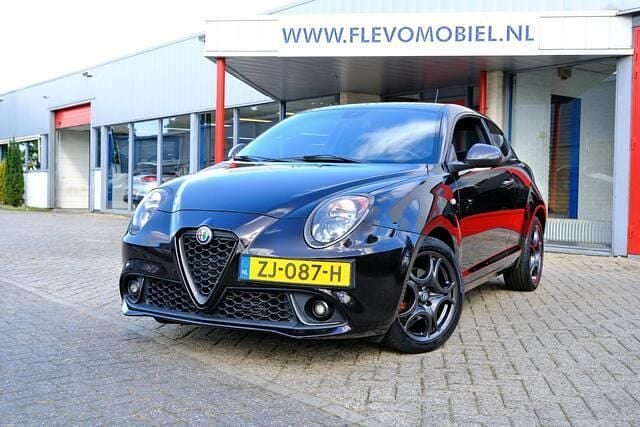 Zwart Gebruikt 2019 Alfa Romeo MiTo Hatchback | € 10.450 (Eerlijke prijs) - Afbeelding 1/4