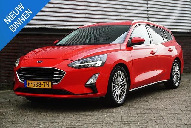 Rood Gebruikt 2020 Ford Focus Titanium Stationwagen | € 15.450 (Eerlijke prijs) - Afbeelding 1/4