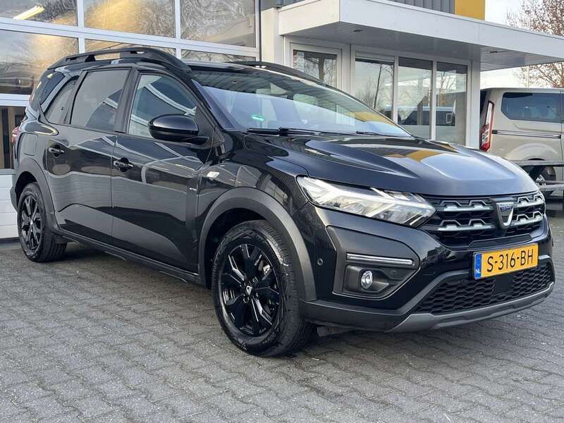 Zwart, metallic lak Gebruikt 2022 Dacia Jogger Extreme MPV | € 19.950 (Iets duurder) - Afbeelding 1/4