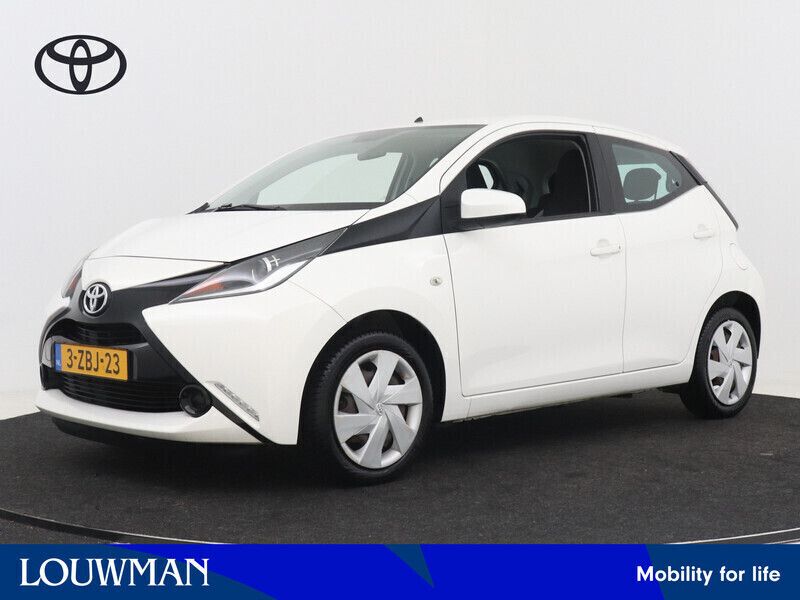 Wit Gebruikt 2014 Toyota Aygo X-play Hatchback | € 7.450 (Duur) - Afbeelding 1/3