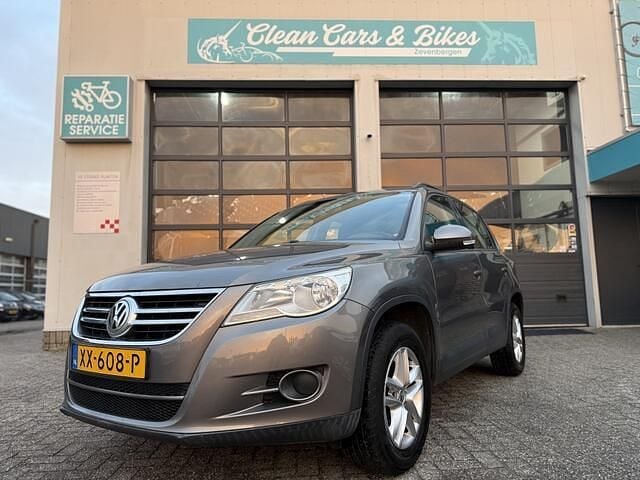 Grijs Gebruikt 2009 VW Tiguan Trendline SUV | € 4.950 (Eerlijke prijs) - Afbeelding 1/4