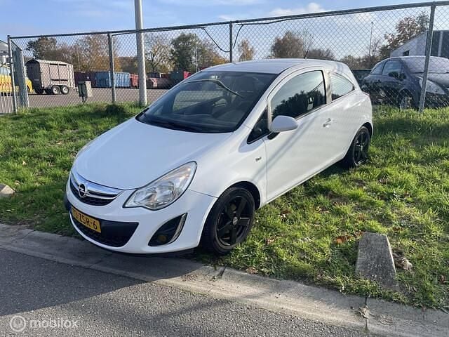 Wit Occasion 2013 Opel Corsa Edition Hatchback | € 1.950 (Goede deal) - Afbeelding 1/4