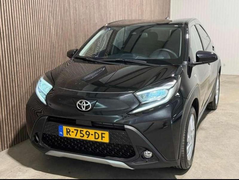 Zwart Gebruikt 2022 Toyota Aygo Hatchback | € 16.950 (Eerlijke prijs) - Afbeelding 1/4