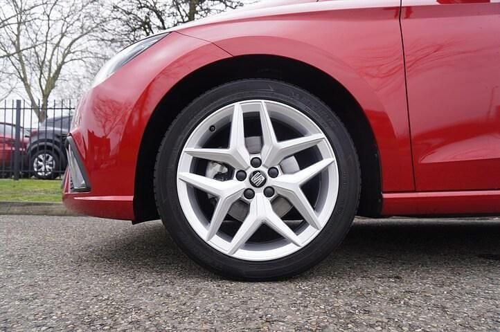 Occasion Seat Ibiza Business 2021 Rood (metallic) Hatchback