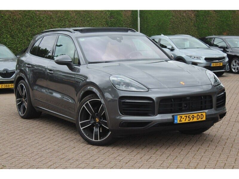 Grijs Gebruikt 2022 Porsche Cayenne Platinum Edition SUV | € 73.950 (Super prijs) - Afbeelding 1/4