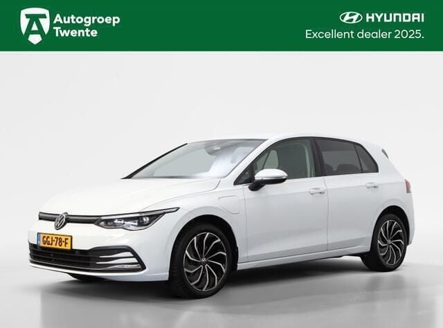 Wit Gebruikt 2021 VW Golf VIII Style Hatchback | € 22.750 (Goede deal) - Afbeelding 1/4