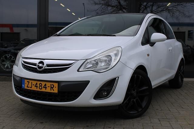 Wit Gebruikt 2011 Opel Corsa Color Edition Hatchback | € 3.400 (Goede deal) - Afbeelding 1/4