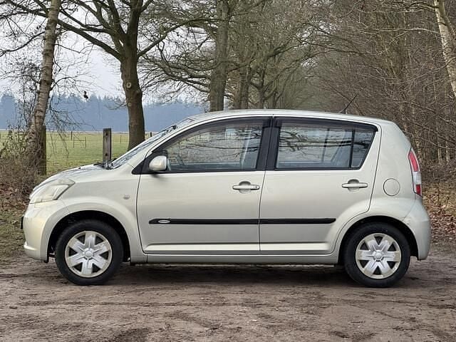 Occasion Daihatsu Sirion 69 PK (50 kW) 2006 Beige Hatchback