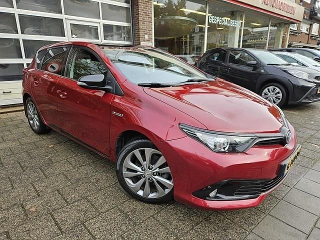 Occasion Toyota Auris 99 PK (72 kW) 2017 Rood Hatchback
