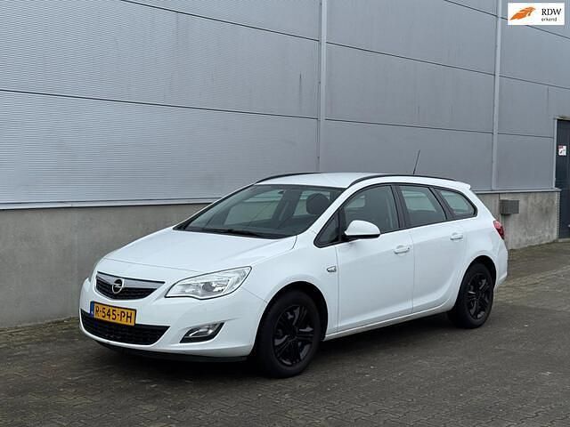 Wit Occasion 2012 Opel Astra Stationwagen | € 3.999 (Super prijs) - Afbeelding 1/4