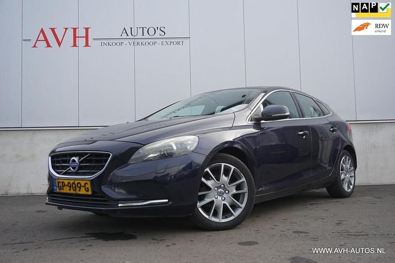 Hatchback Gebruikt 2015 Volvo V40 Business Edition Stationwagen | € 8.750 (Eerlijke prijs) - Afbeelding 1/4