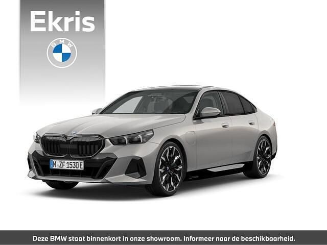 Grijs Nieuw 2026 BMW 530e M Sport Sedan | € 89.473 (Eerlijke prijs) - Afbeelding 1/4