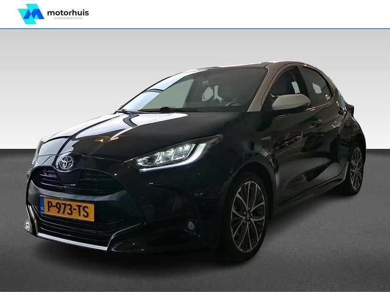 Zwart Gebruikt 2021 Toyota Yaris Hybrid Edition Hatchback | € 18.995 (Eerlijke prijs) - Afbeelding 1/4
