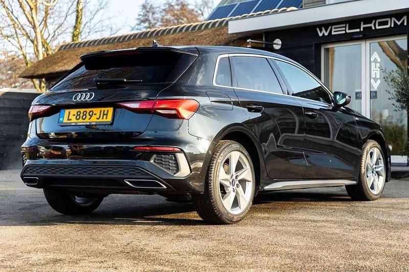 Occasion Audi A3 Sportback e-tron S-Line 150 PK (110 kW) 2021 Zwart (metallic) Hatchback