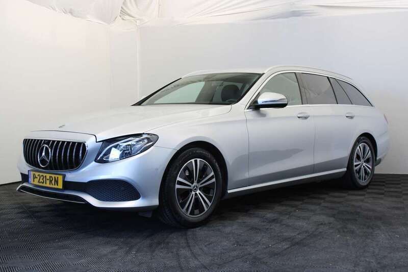 Grijs, metallic lak Gebruikt 2020 Mercedes E200 Exclusive Stationwagen | € 28.999 (Super prijs) - Afbeelding 1/4