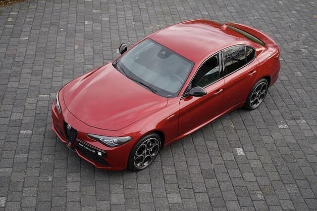 Rood Gebruikt 2022 Alfa Romeo Giulia Veloce Sedan | € 42.900 (Eerlijke prijs) - Afbeelding 1/4