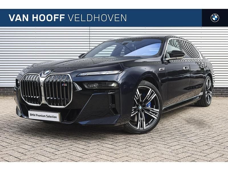 Zwart Gebruikt 2023 BMW M760e Executive Sedan | € 96.950 (Goede deal) - Afbeelding 1/4