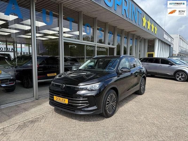 Zwart, metallic lak Gebruikt 2025 VW Tiguan Elegance SUV | € 45.999 (Super prijs) - Afbeelding 1/4