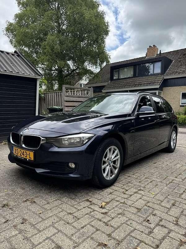 Blauw Gebruikt 2014 BMW 318 Executive Stationwagen | € 9.000 (Super prijs) - Afbeelding 1/4