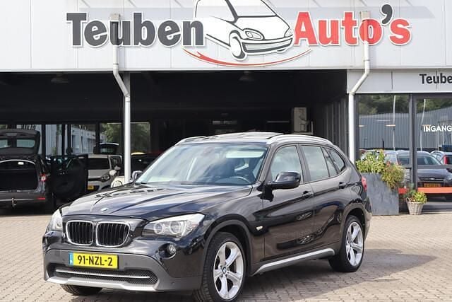 Zwart Gebruikt 2011 BMW X1 Executive SUV | € 7.985 (Eerlijke prijs) - Afbeelding 1/4