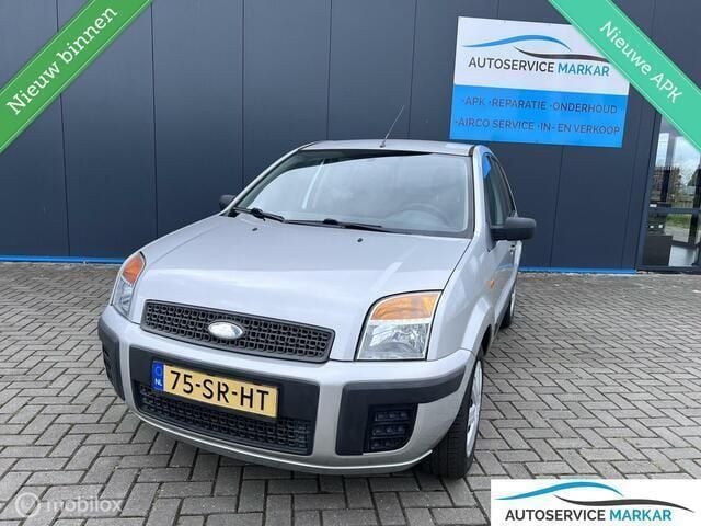 Grijs Gebruikt 2006 Ford Fusion MPV | € 2.499 (Eerlijke prijs) - Afbeelding 1/4