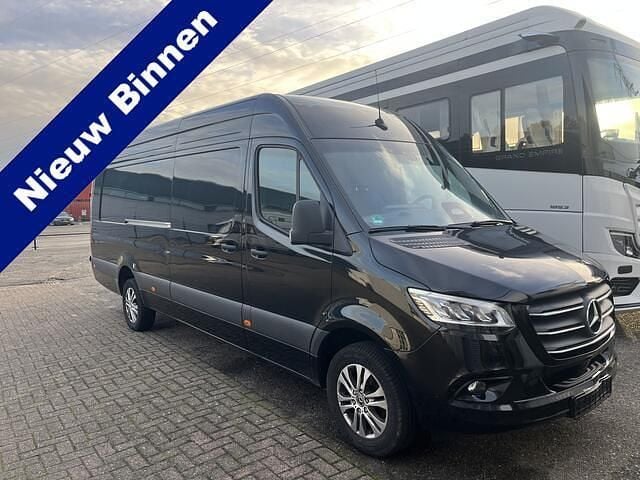 Zwart Gebruikt 2024 Mercedes Sprinter Van | € 64.900 - Afbeelding 1/4