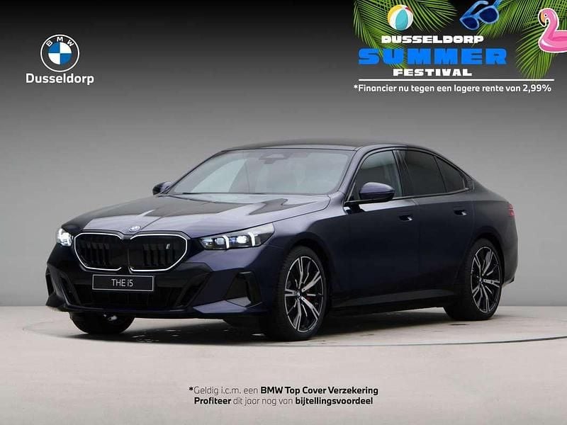 Blauw Nieuw 2025 BMW i5 M Sport Sedan | € 85.167 (Eerlijke prijs) - Afbeelding 1/4