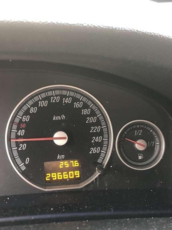 Grijs Gebruikt 2005 Opel Vectra Elegance Hatchback | € 1.250 (Eerlijke prijs) - Afbeelding 1/4