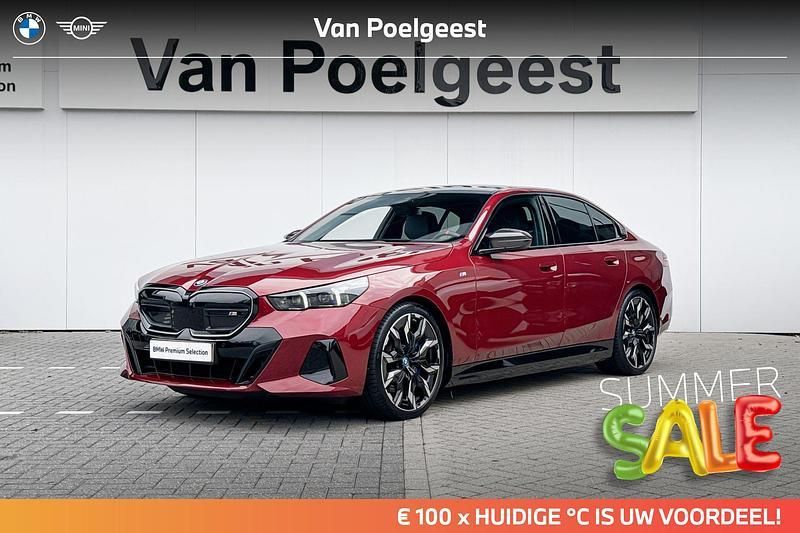 Rood, metallic lak Gebruikt 2024 BMW i5 Comfort Edition Sedan | € 79.900 - Afbeelding 1/4