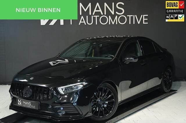 Zwart, metallic lak Gebruikt 2019 Mercedes A220 AMG line Hatchback | € 25.950 (Goede deal) - Afbeelding 1/4