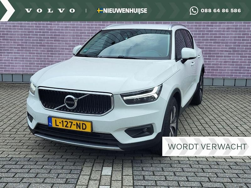 Wit Gebruikt 2021 Volvo XC40 Momentum SUV | € 27.899 (Goede deal) - Afbeelding 1/4