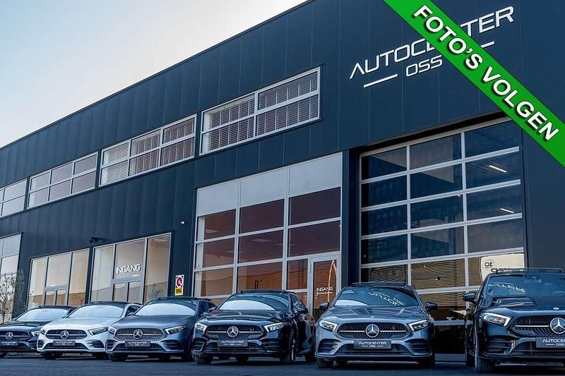 Grijs (mat) Gebruikt 2021 Mercedes A250 AMG Hatchback | € 29.845 (Eerlijke prijs) - Afbeelding 1/4