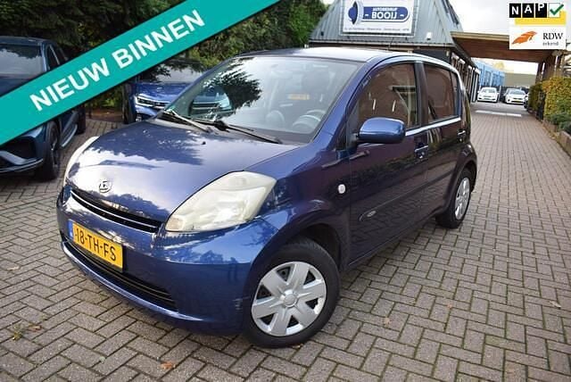 Blauw Gebruikt 2006 Daihatsu Sirion Hatchback | € 1.445 (Goede deal) - Afbeelding 1/4