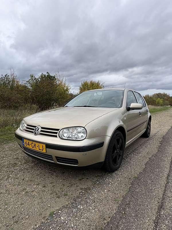 Beige Gebruikt 2001 VW Golf IV Trendline Hatchback | € 2.600 (Iets duurder) - Afbeelding 1/4