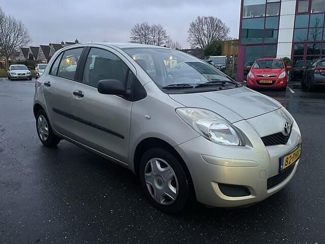 Occasion Toyota Yaris 69 PK (50 kW) 2011 Beige (metallic) Hatchback