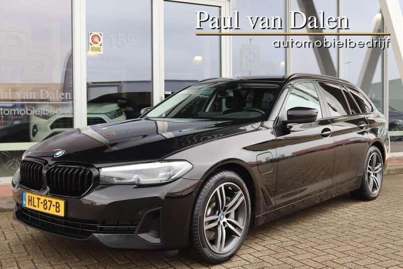 Zwart Gebruikt 2022 BMW 530e Stationwagen | € 35.900 (Super prijs) - Afbeelding 1/4