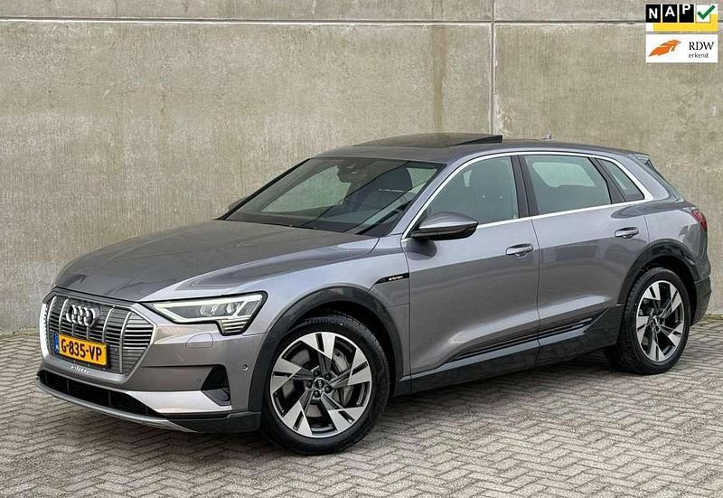 Grijs Occasion 2019 Audi e-tron S-Line SUV | € 25.440 (Goede deal) - Afbeelding 1/4