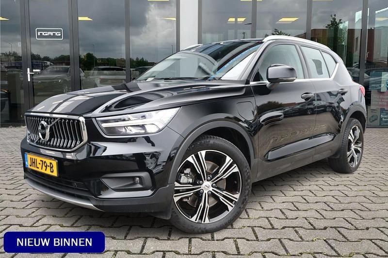 Zwart Gebruikt 2021 Volvo XC40 Inscription SUV | € 28.900 (Super prijs) - Afbeelding 1/4