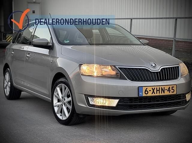 Beige (metallic) Gebruikt 2015 Skoda Rapid Hatchback | € 6.998 (Eerlijke prijs) - Afbeelding 1/4