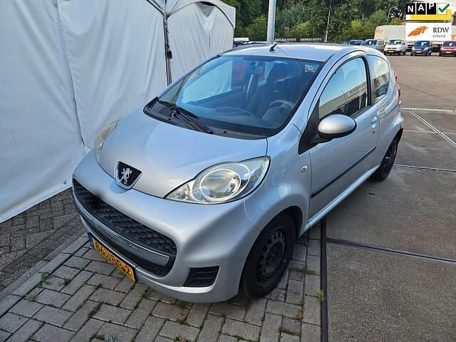 Grijs Gebruikt 2009 Peugeot 107 Hatchback | € 1.499 (Super prijs) - Afbeelding 1/4