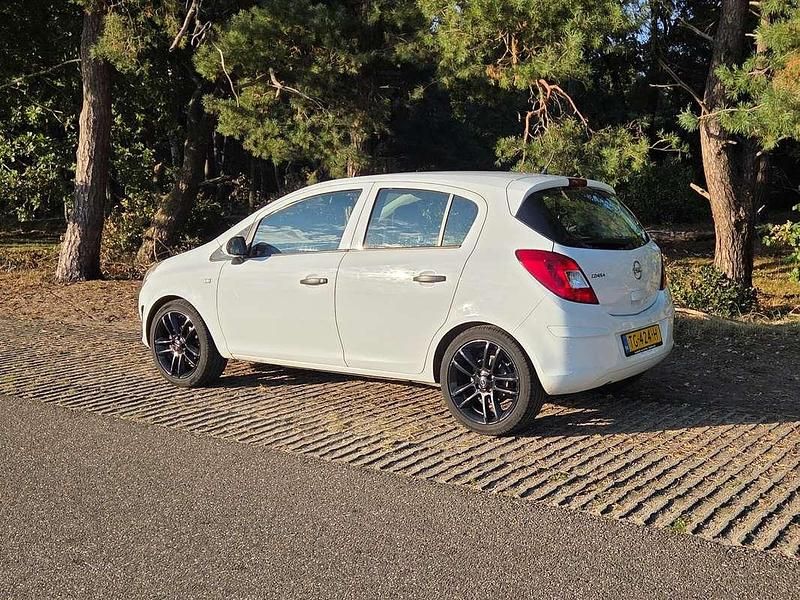 Occasion Opel Corsa 87 PK (63 kW) 2011 Wit MPV