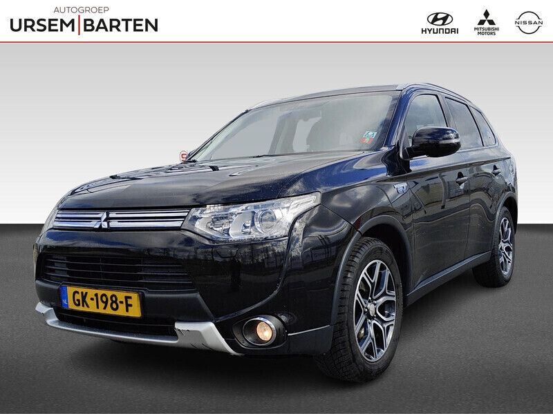 Zwart Gebruikt 2015 Mitsubishi Outlander P-HEV Edition SUV | € 16.430 (Eerlijke prijs) - Afbeelding 1/4