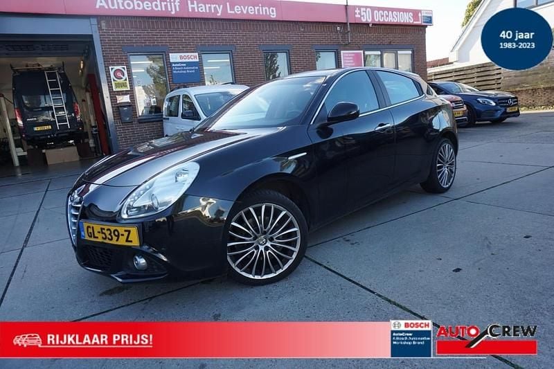 Zwart Occasion 2015 Alfa Romeo Giulietta Exclusive Hatchback | € 15.950 (Eerlijke prijs) - Afbeelding 1/4