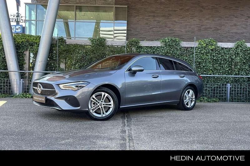 Grijs Nieuw 2024 Mercedes CLA250e Shooting Brake Business Stationwagen | € 40.900 - Afbeelding 1/4