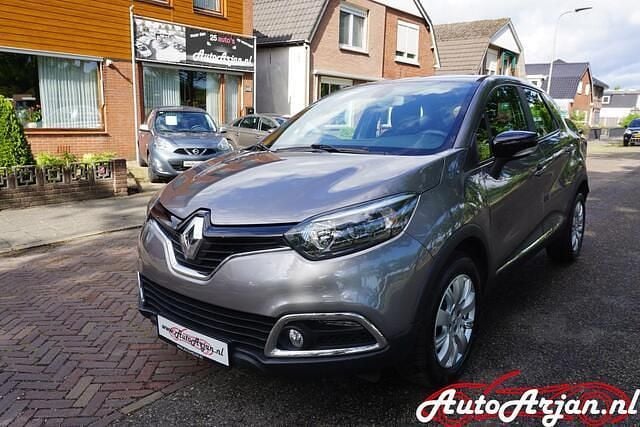 Grijs Gebruikt 2016 Renault Captur Dynamique SUV | € 10.500 (Eerlijke prijs) - Afbeelding 1/4