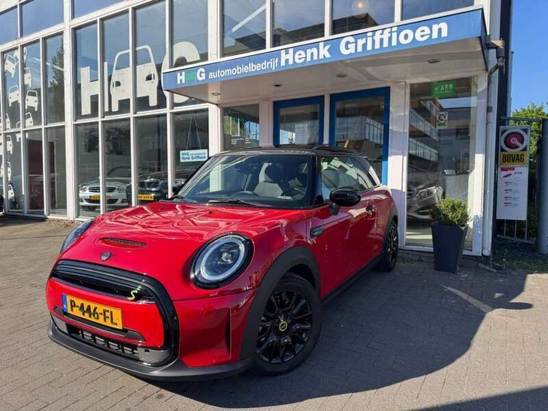 Rood, andere lak Gebruikt 2022 Mini Cooper SE Hatchback | € 19.950 (Eerlijke prijs) - Afbeelding 1/4