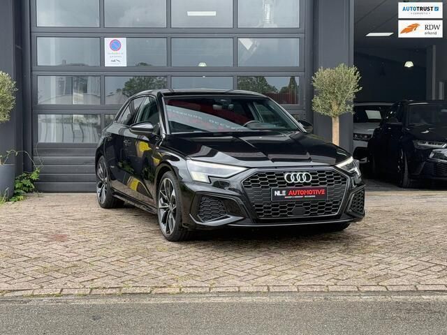 Zwart Gebruikt 2021 Audi A3 Sportback Edition .1 Hatchback | € 31.795 (Iets duurder) - Afbeelding 1/4