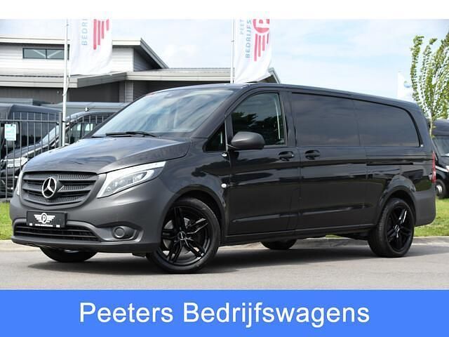 Grijs Gebruikt 2021 Mercedes Vito Edition MPV | € 29.995 - Afbeelding 1/4
